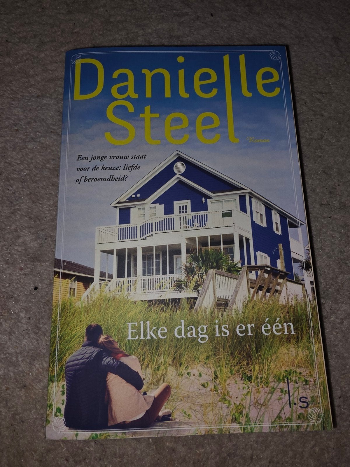 Boek Danielle Steel - Elke dag is er één (Roman), Ophalen of Verzenden, Zo goed als nieuw, Danielle Steel