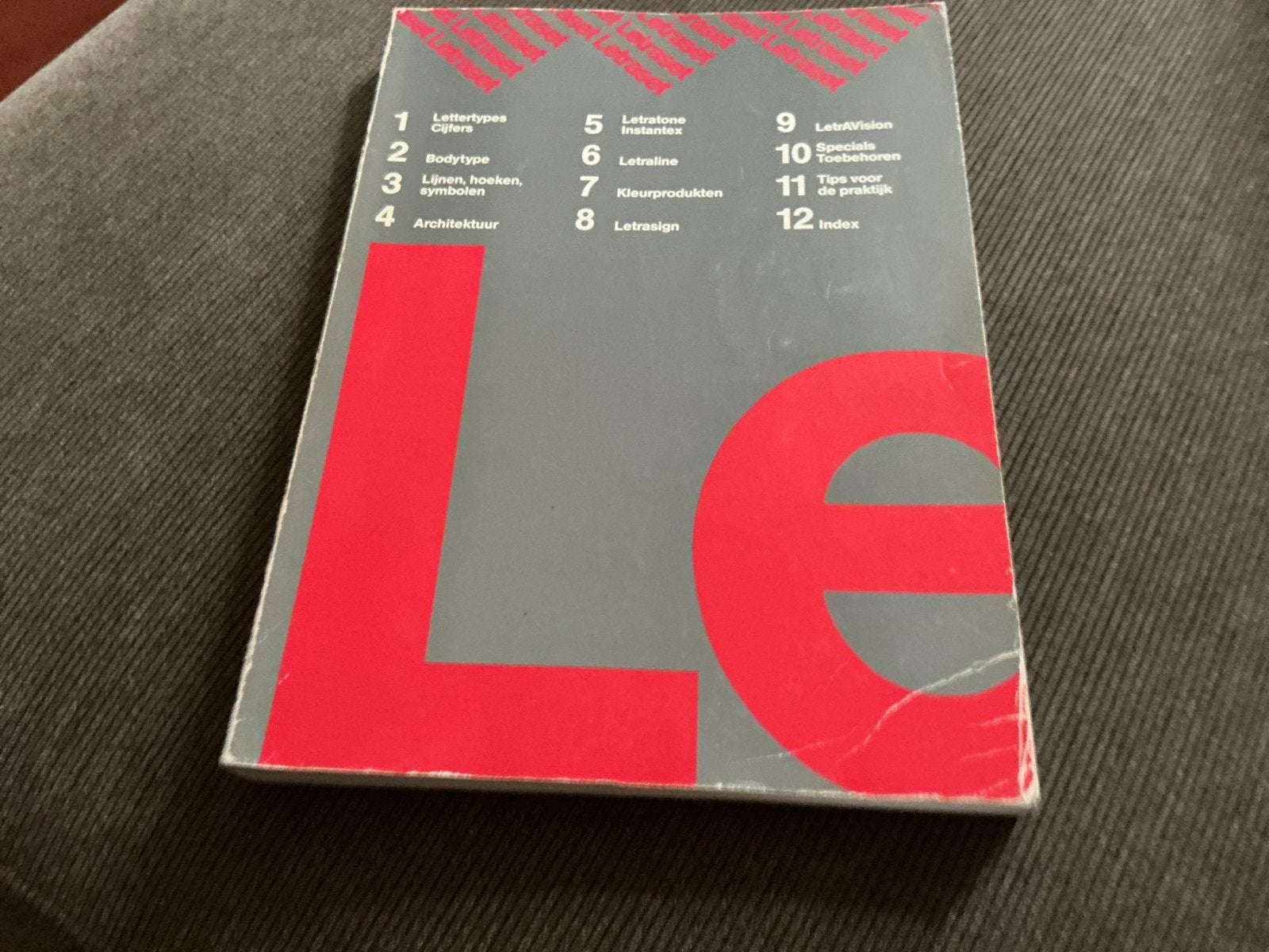 Letraset Handboek: Lettertypes, Bodytype, Lijnen en meer, Ophalen of Verzenden, Gelezen, Overige onderwerpen