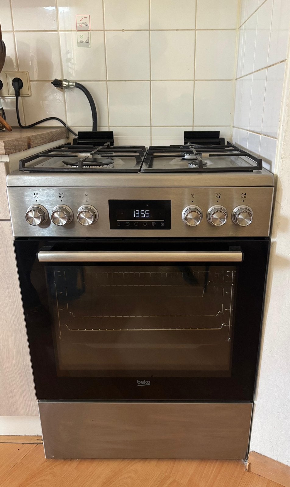 Beko gasfornuis met elektrische oven, Ophalen, 60 cm of meer, 4 kookzones, Zo goed als nieuw