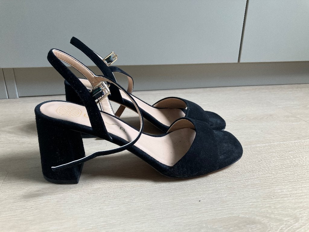 Zwarte Unisa sandalen met hak, maat 40, Ophalen, Zwart, Sandalen of Muiltjes, Zo goed als nieuw