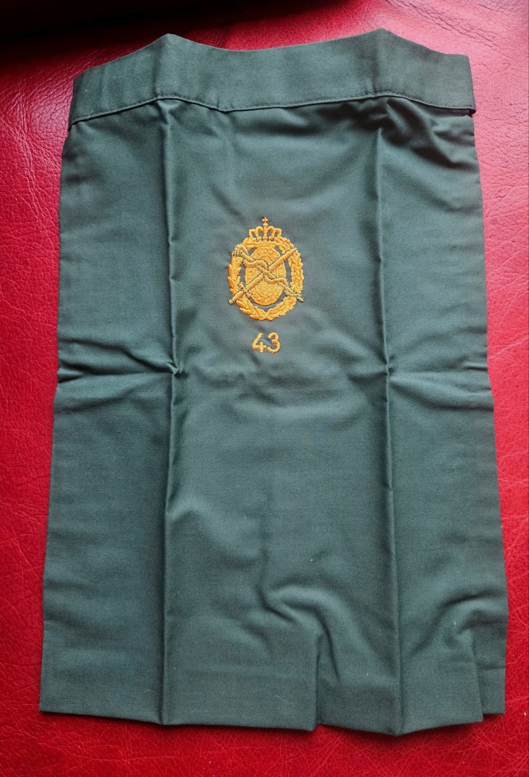Halsdoek 43 Geneeskundige Dienst, Verzamelen, Militaria | Algemeen, Ophalen of Verzenden, Landmacht, Nederland, Embleem of Badge