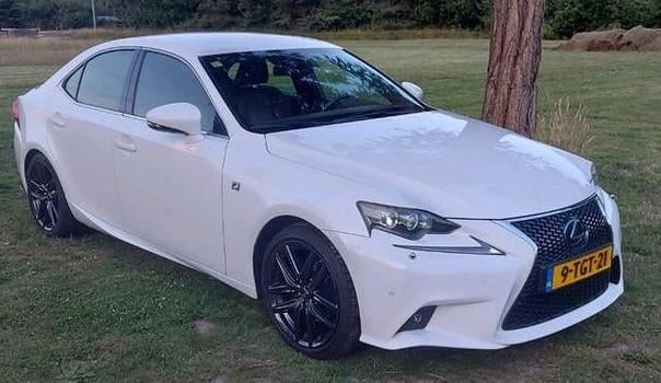 Lexus IS 300H 2.5 Hybrid CVT 2014 Wit, Auto's, Lexus, Achterwielaandrijving, 750 kg, 181 pk, Wit