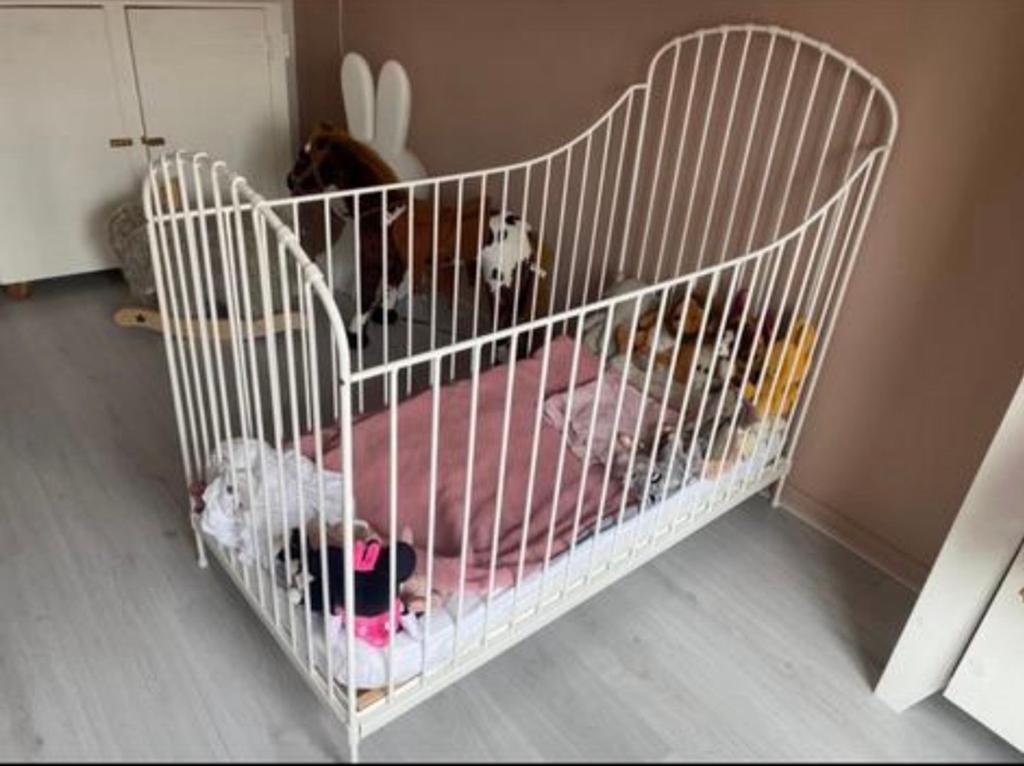 Diss ledikantje - Wit metalen babybed, Kinderen en Baby's, Babywiegjes en Ledikanten, Ophalen, Gebruikt, Ledikant