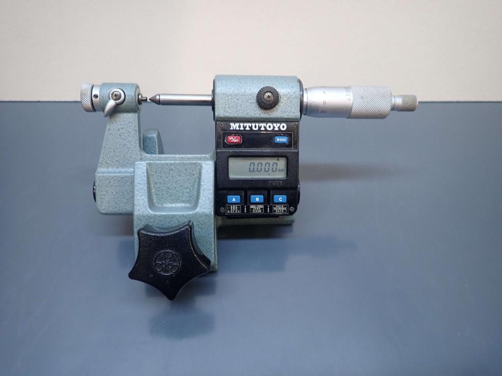 Mitutoyo 326-111  Digitale schroefdraad micrometer  / 0.001m, 20-1, Sakado 1-Chome, Takatsu-ku, Kawasaki-shi, Kanagawa 213-8533, Japan