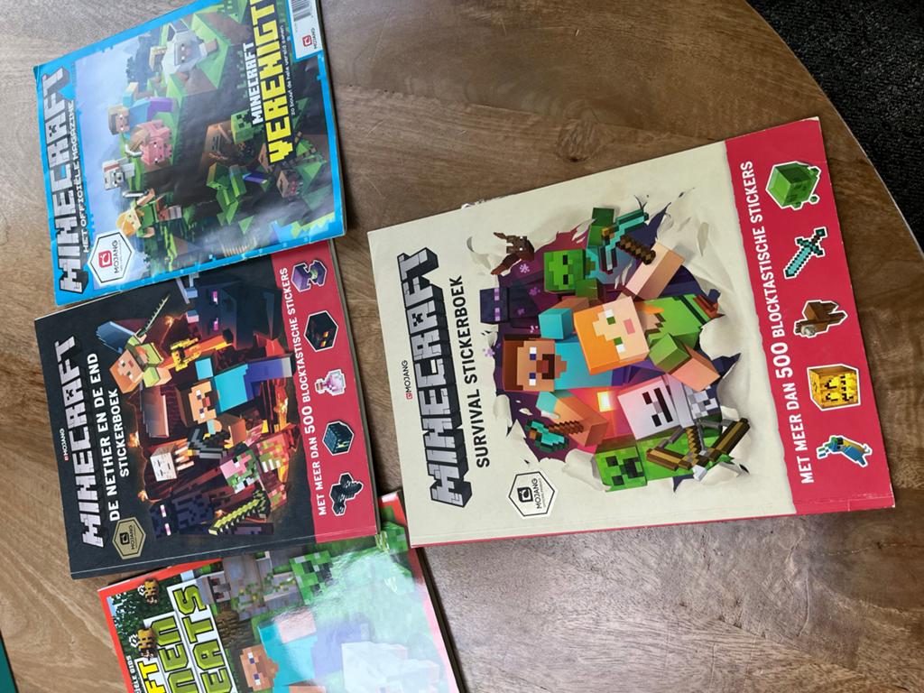 Minecraft Boeken en Stickerboeken Collectie, Ophalen, Zo goed als nieuw