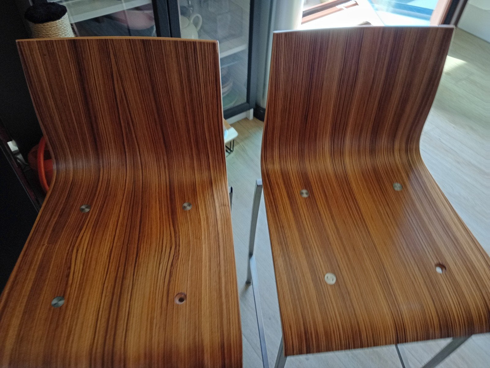 Set van 2 moderne barkrukken met houten zitting, Huis en Inrichting, Barkrukken, Ophalen, Gebruikt, 90 cm of meer, Hout