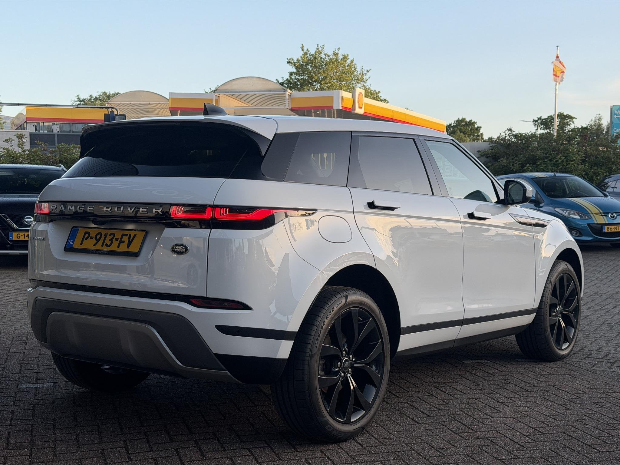 Land Rover Range Rover Evoque 2.0 D150 AWD R- Dynamic | PANO, Auto's, Automaat, Gebruikt, 4 cilinders, 1848 kg