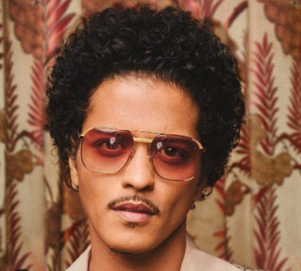 You just might go to Bruno Mars!!!, Twee personen