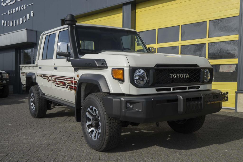 Toyota Landcruiser GDJ 79 DC 2.8 D-4D 6 A/T LXZ, Auto's, Bestelauto's, Automaat, Stof, Gebruikt, 4 cilinders
