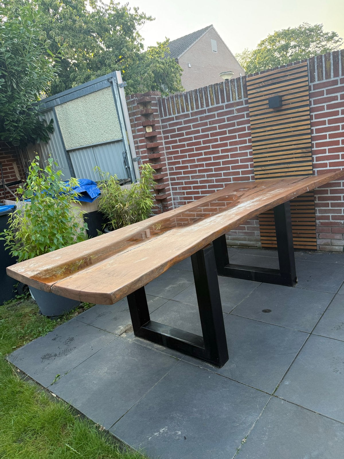 Robuuste houten tuintafel met metalen onderstel, Ophalen, Gebruikt, 200 cm of meer, 50 tot 100 cm