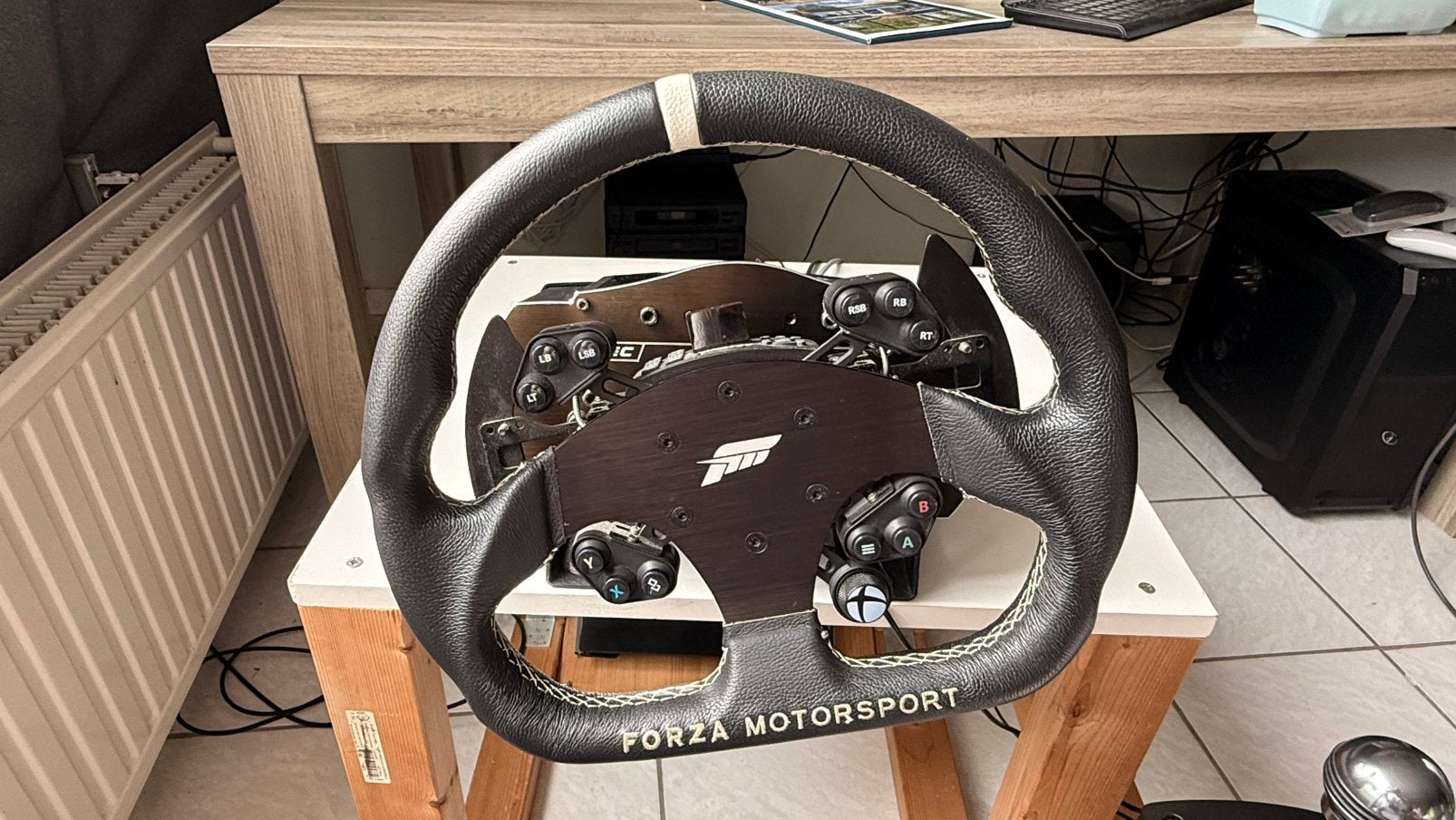 Foto 5 van Complete Fanatec V2.5 Simrace Set Xbox/PC + Racestoel