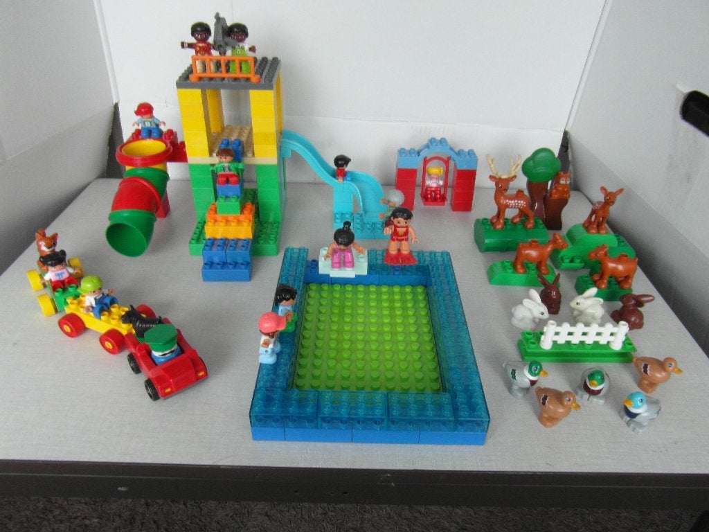 Duplo Speeltuin met zwembad en dierenweide, Kinderen en Baby's, Speelgoed | Duplo en Lego, Ophalen of Verzenden, Zo goed als nieuw