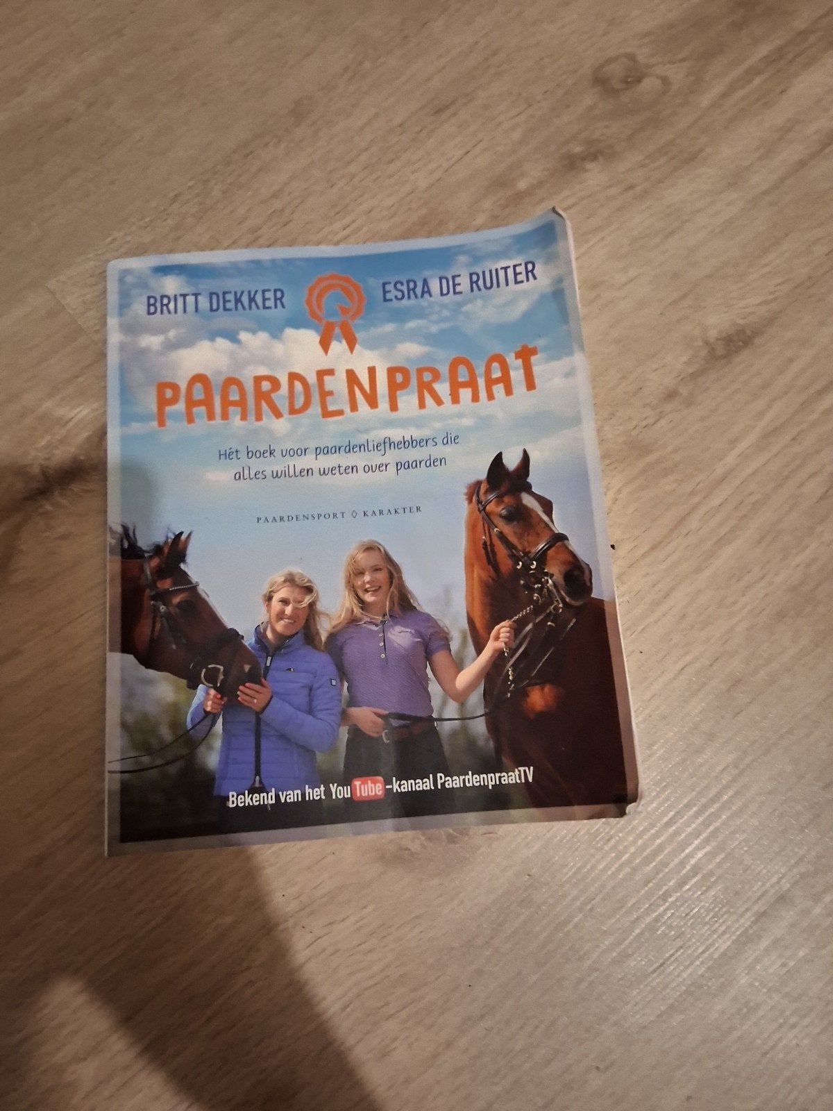 Esra de Ruiter - Paardenpraat, Boeken, Non-fictie, Esra de Ruiter; Britt Dekker, Ophalen of Verzenden, Zo goed als nieuw