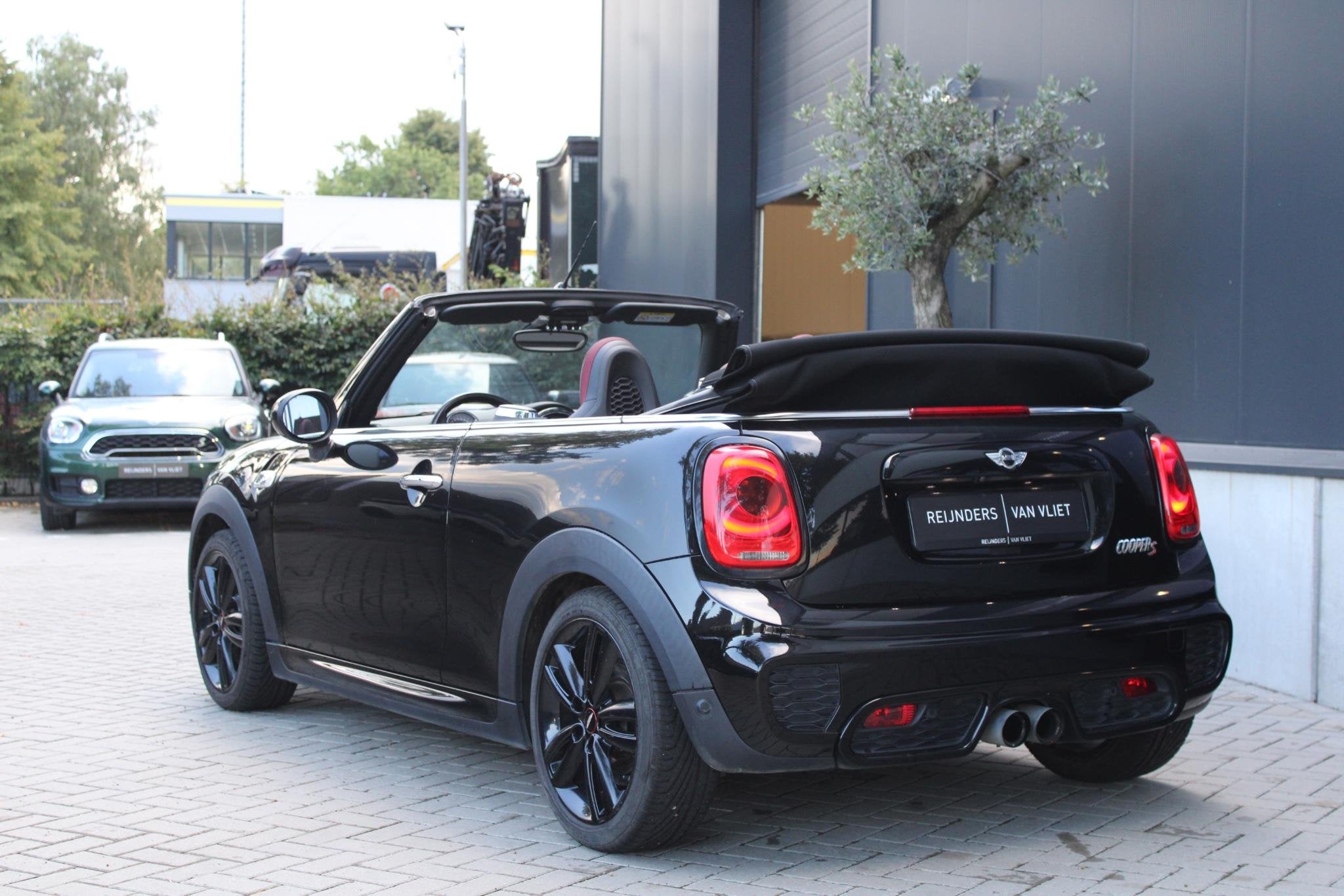 MINI Cooper S Cabriolet 2.0 Chili John Cooper Works | Wired, Auto's, Gebruikt, 4 stoelen, Leder en Stof, Zwart