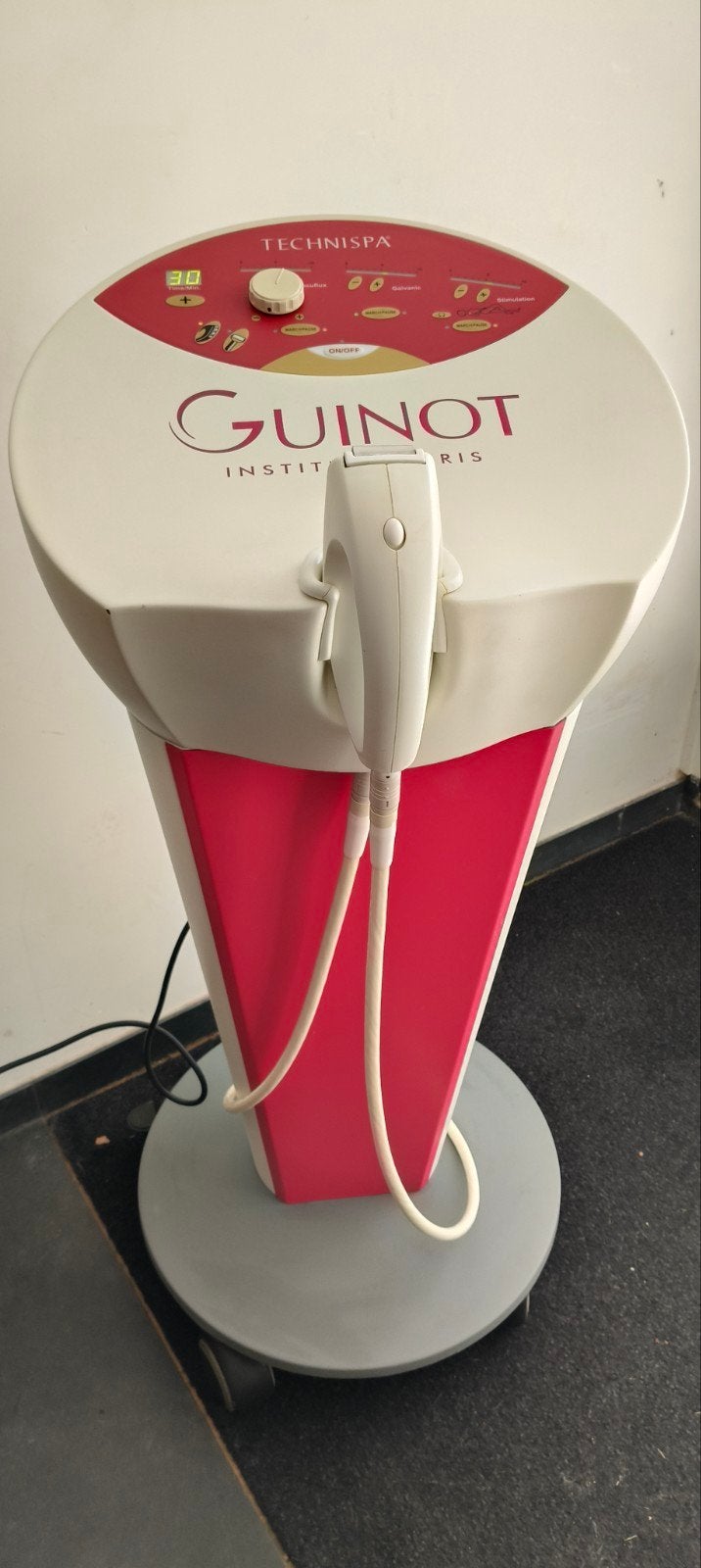 Guinot Technispa apparaat met bijbehorende producten, Ophalen