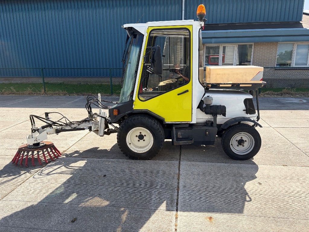 LM TRAC 285 werktuigdrager met onkruidborstel, Zakelijke goederen, Ophalen, Onkruidbestrijding
