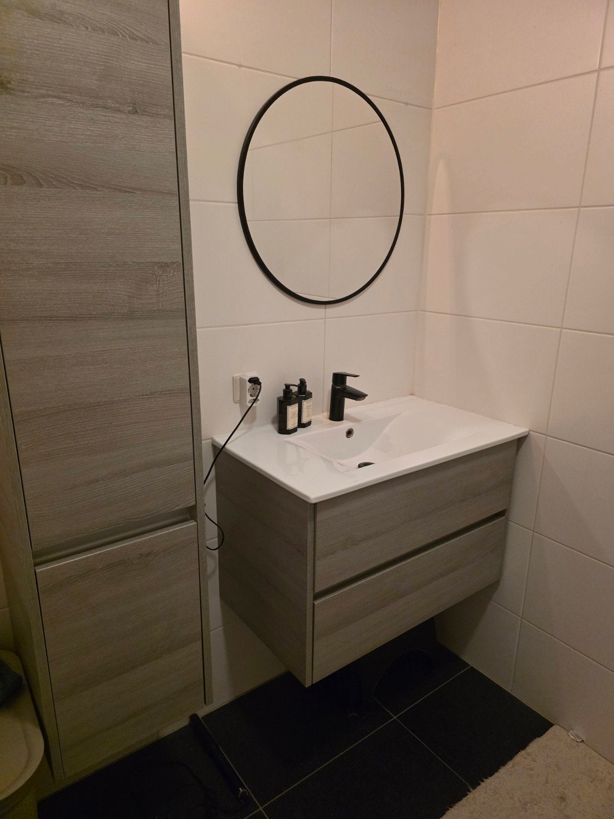 Badkamer meubel en hoge kast per november/december, Ophalen, Gebruikt, 50 tot 100 cm, Minder dan 100 cm