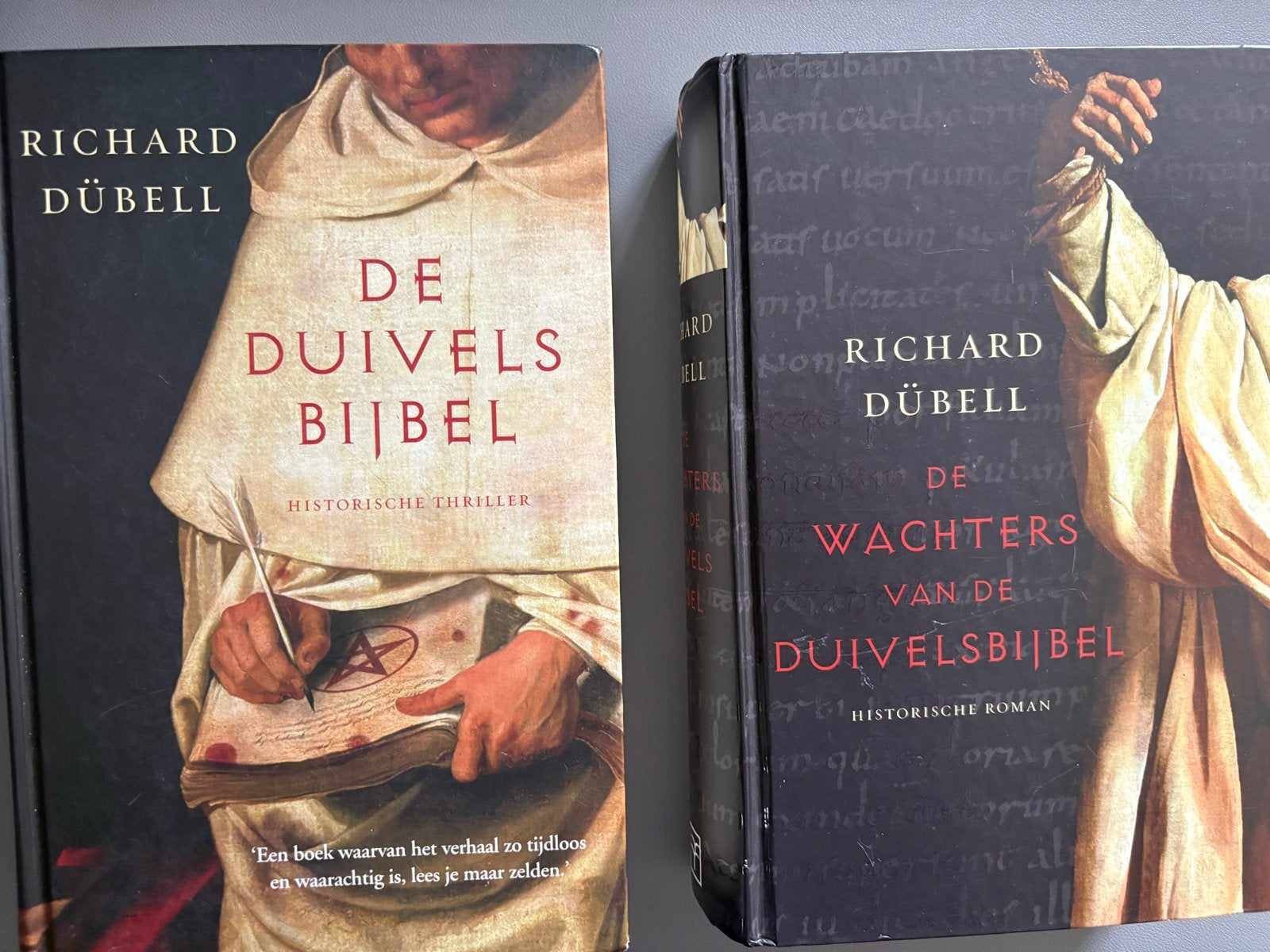 Richard Dübell - De Duivelsbijbel & Wachters van de Duivelsb, Boeken, Ophalen of Verzenden, Zo goed als nieuw, Europa overig