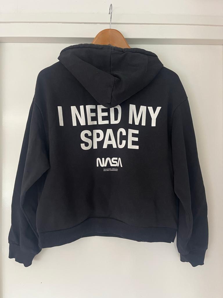 H&M Divided NASA Hoodie Zwart Maat L, Kleding | Dames, Truien en Vesten, Ophalen of Verzenden, Gedragen, Maat 42/44 (L), Zwart