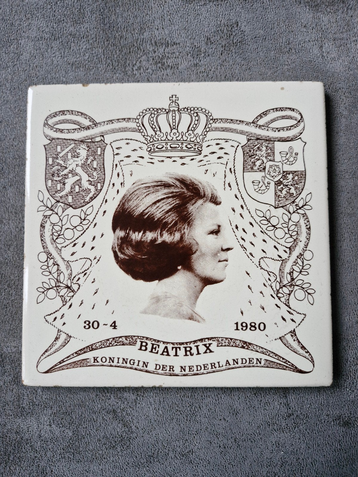 Tegel Beatrix Koningin der Nederlanden 30-4-1980 Mosa, Ophalen of Verzenden