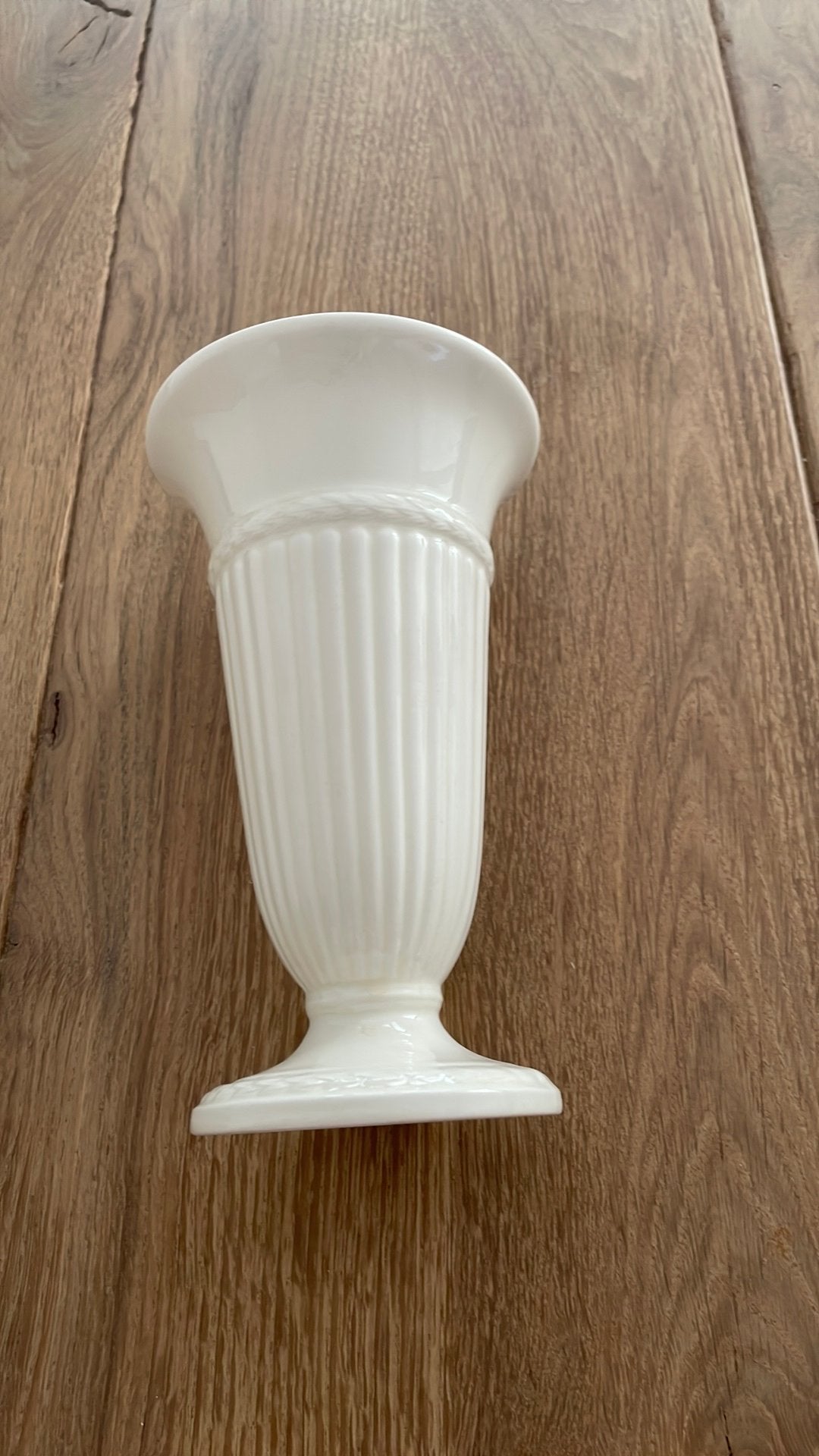 Te koop wedgwood edme vaas ( 17 cm ), Ophalen of Verzenden