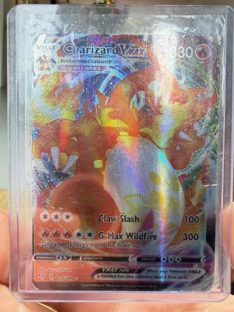 Pokémon Charizard VMAX D 020/189 - Zo goed als nieuw, Hobby en Vrije tijd, Ophalen of Verzenden, Zo goed als nieuw, Losse kaart