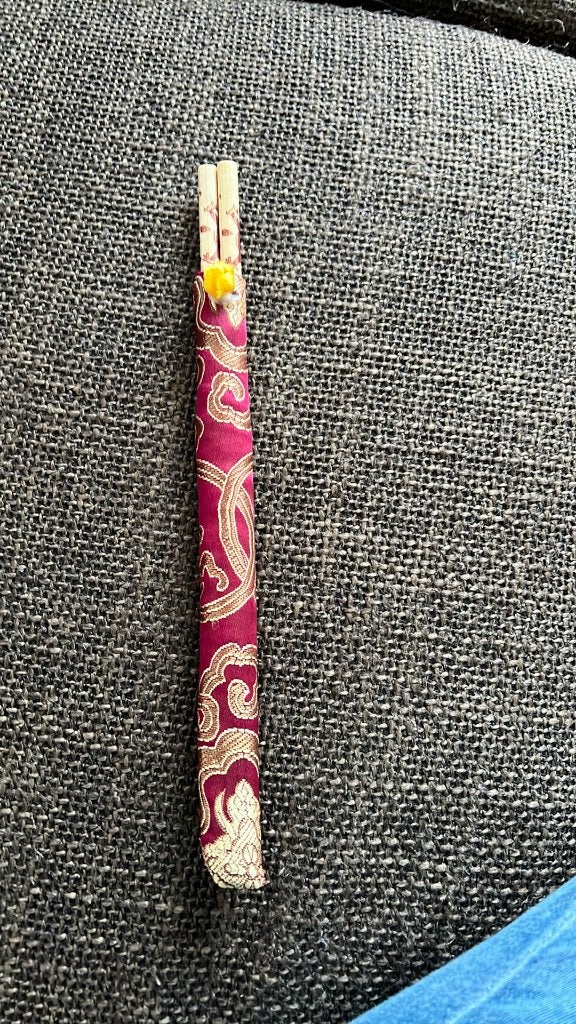 Eetstokjes nieuw in textielen hoesje 24cm lang, Huis en Inrichting, Ophalen of Verzenden, Nieuw, Hout