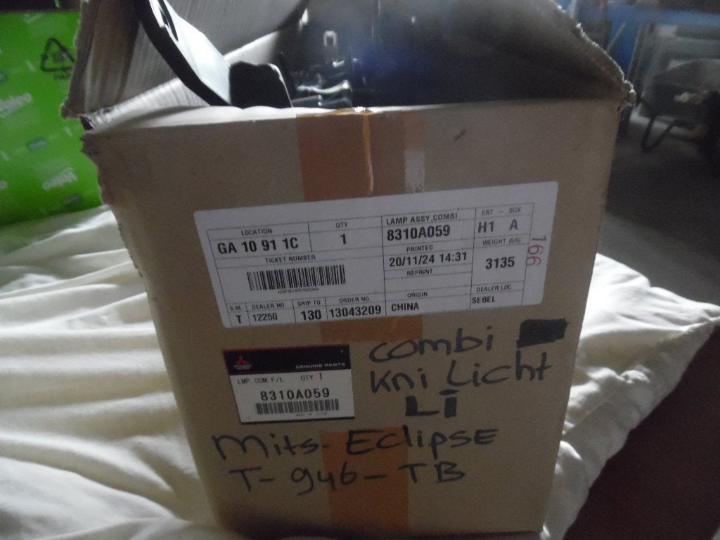 TE KOOP LINKER KOPLAMP VOOR EEN MITSUBISHI ECLIPSE CROSS, Ophalen of Verzenden, Mitsubishi