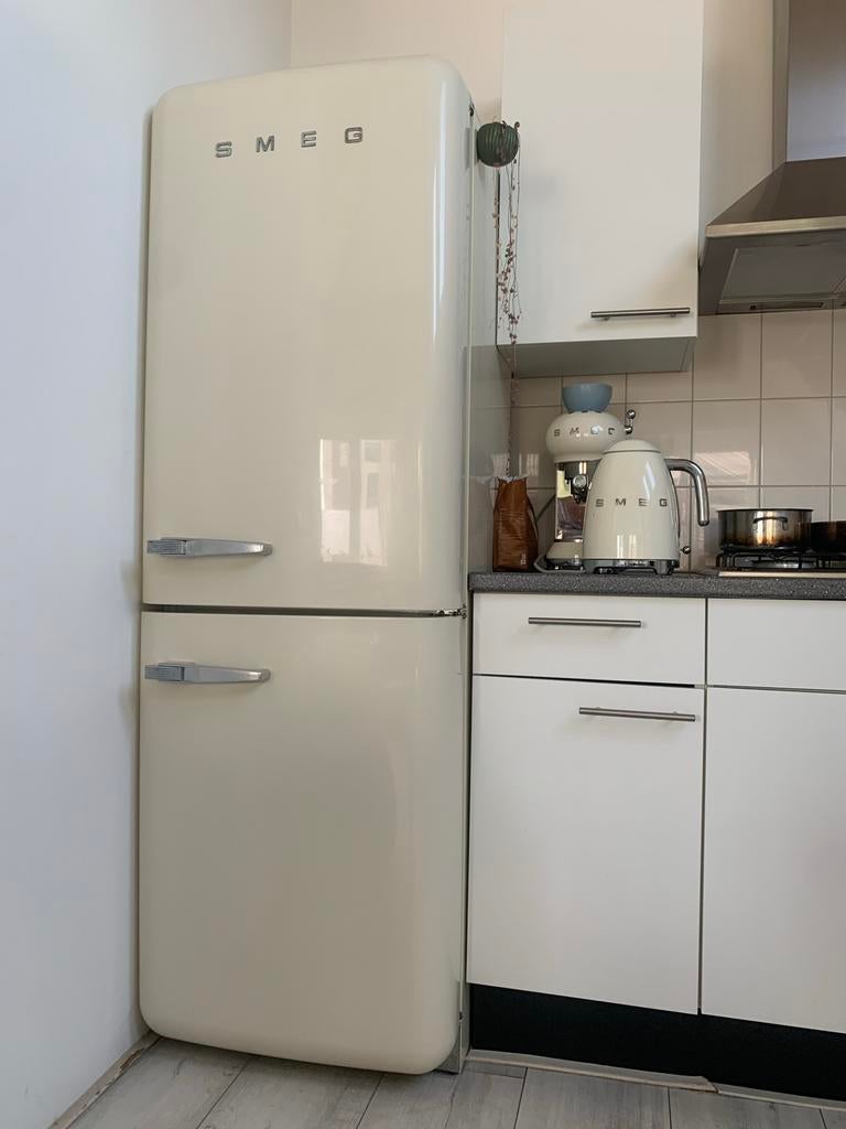 Smeg Koelkast met vriesvak - Crème, Ophalen, Gebruikt, 200 liter of meer, 60 cm of meer