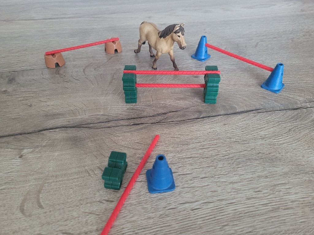 Schleich paard + accessoires voor hindernisbaan, Verzamelen, Speelgoed, Ophalen of Verzenden, Zo goed als nieuw
