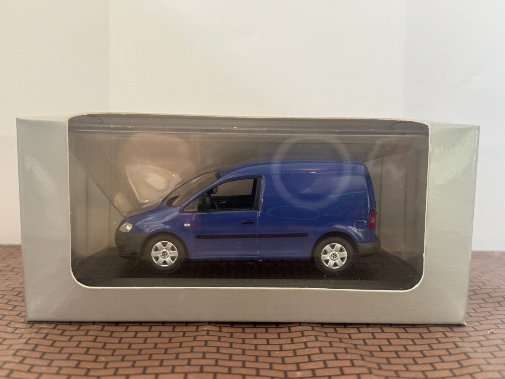 Volkswagen Caddy 2005 Blauw 1:43 Minichamps, Ophalen of Verzenden, Zo goed als nieuw, Auto, MiniChamps