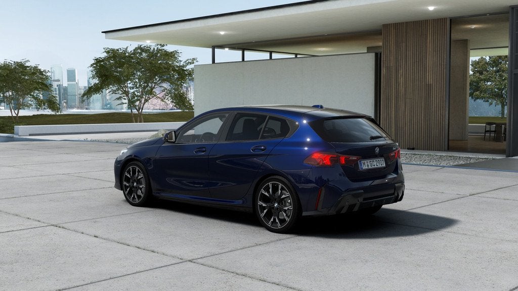 BMW 1 Serie 120 M Sport Automaat / Panoramadak / Sportstoele, Auto's, BMW, Zwart, 156 pk, Blauw, Bedrijf