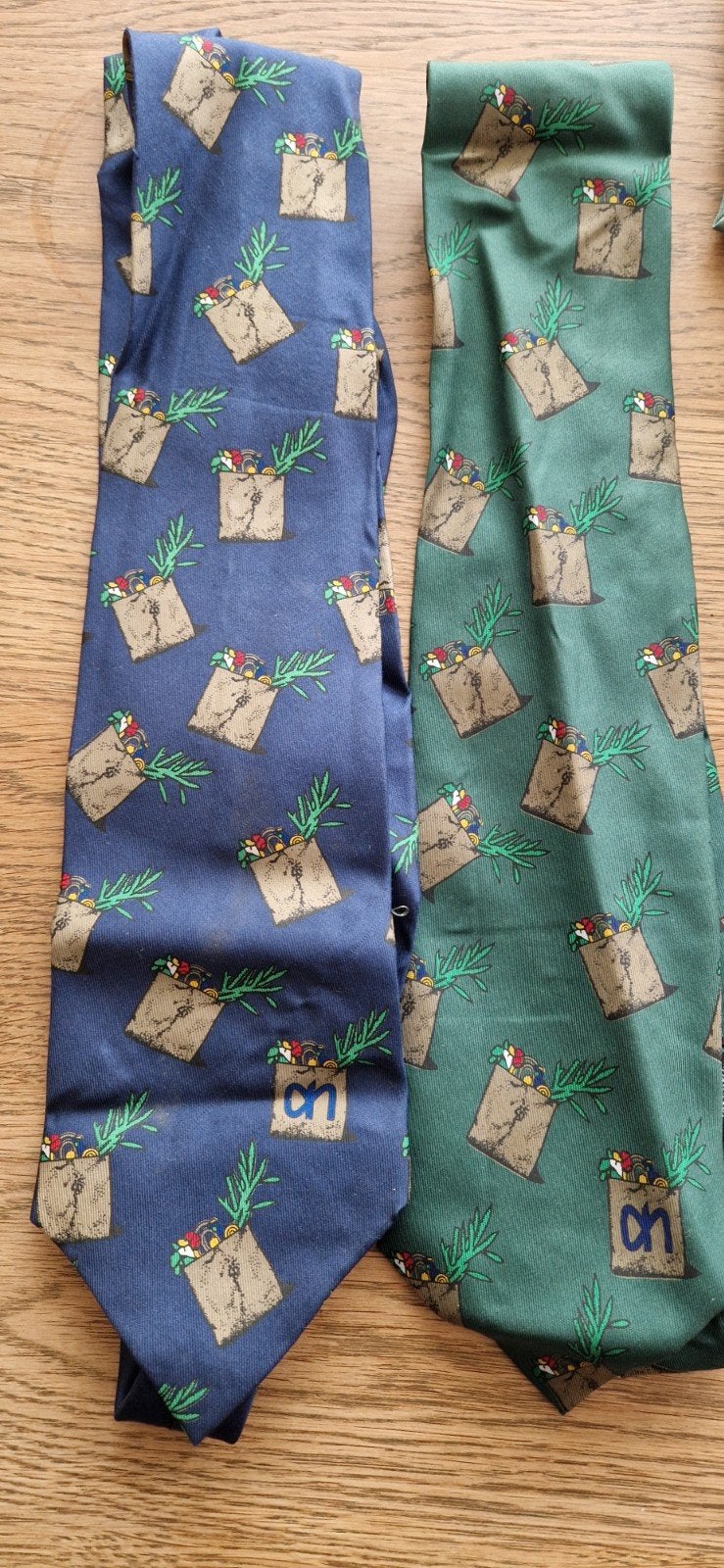 AH stropdassen - blauw en groen met patroon, Kleding | Heren, Stropdassen, Zo goed als nieuw, Met patroon, Blauw, Ophalen of Verzenden