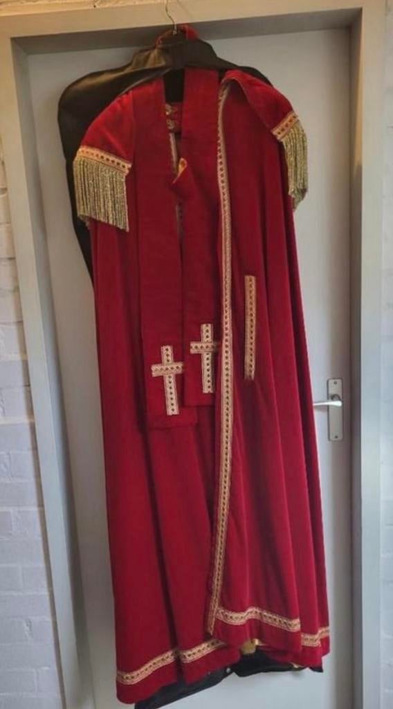Sinterklaas Kostuum, Ophalen
