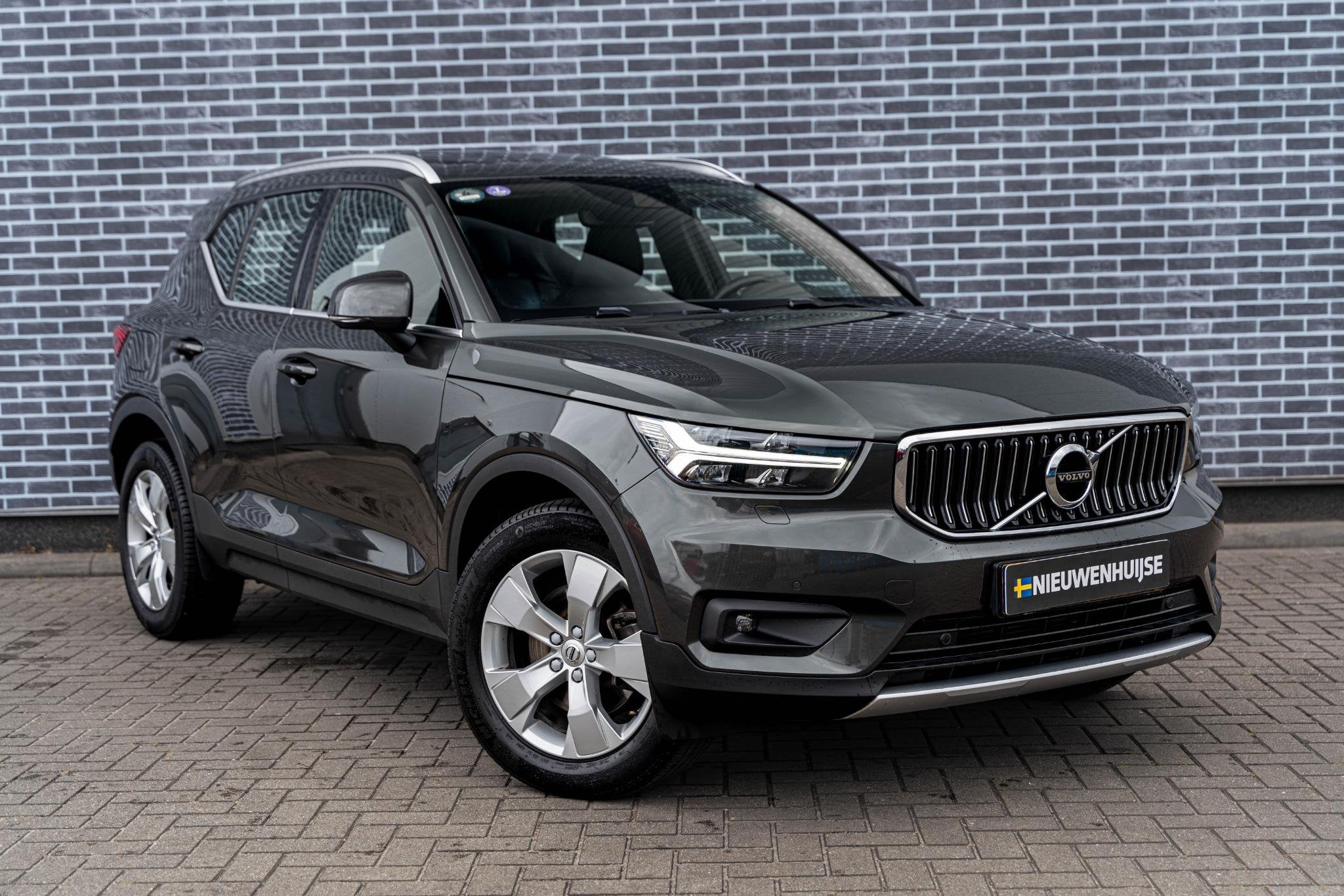 Volvo XC40 2.0 T4 Inscription | Trekhaak | Panoramadak | Ach, 15 km/l, Euro 6, 93 €/maand, SUV of Terreinwagen