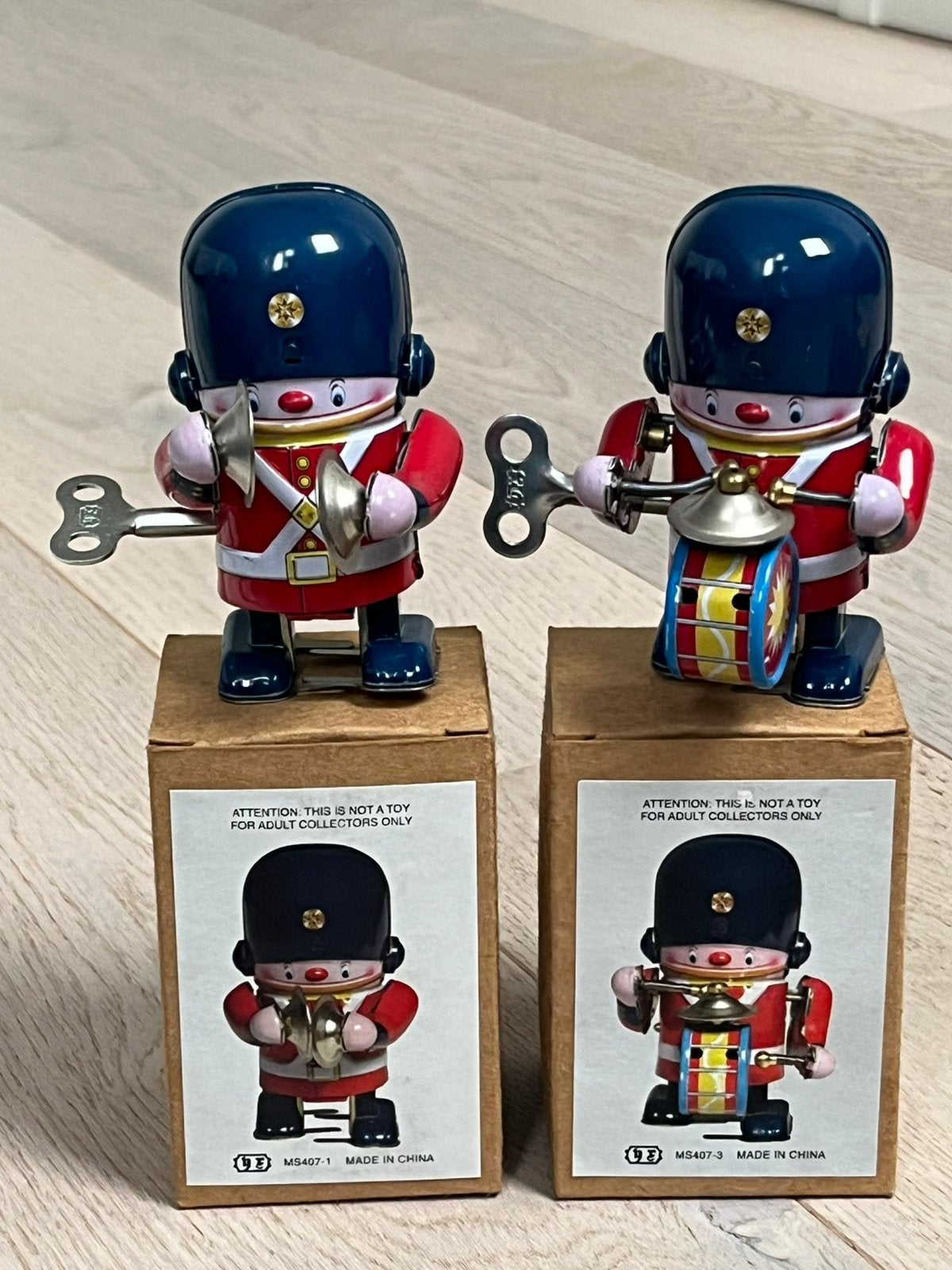 2 blikken speelgoed wind-up soldaatjes + doos MS407-1MS407-3, Antiek en Kunst, Verzenden