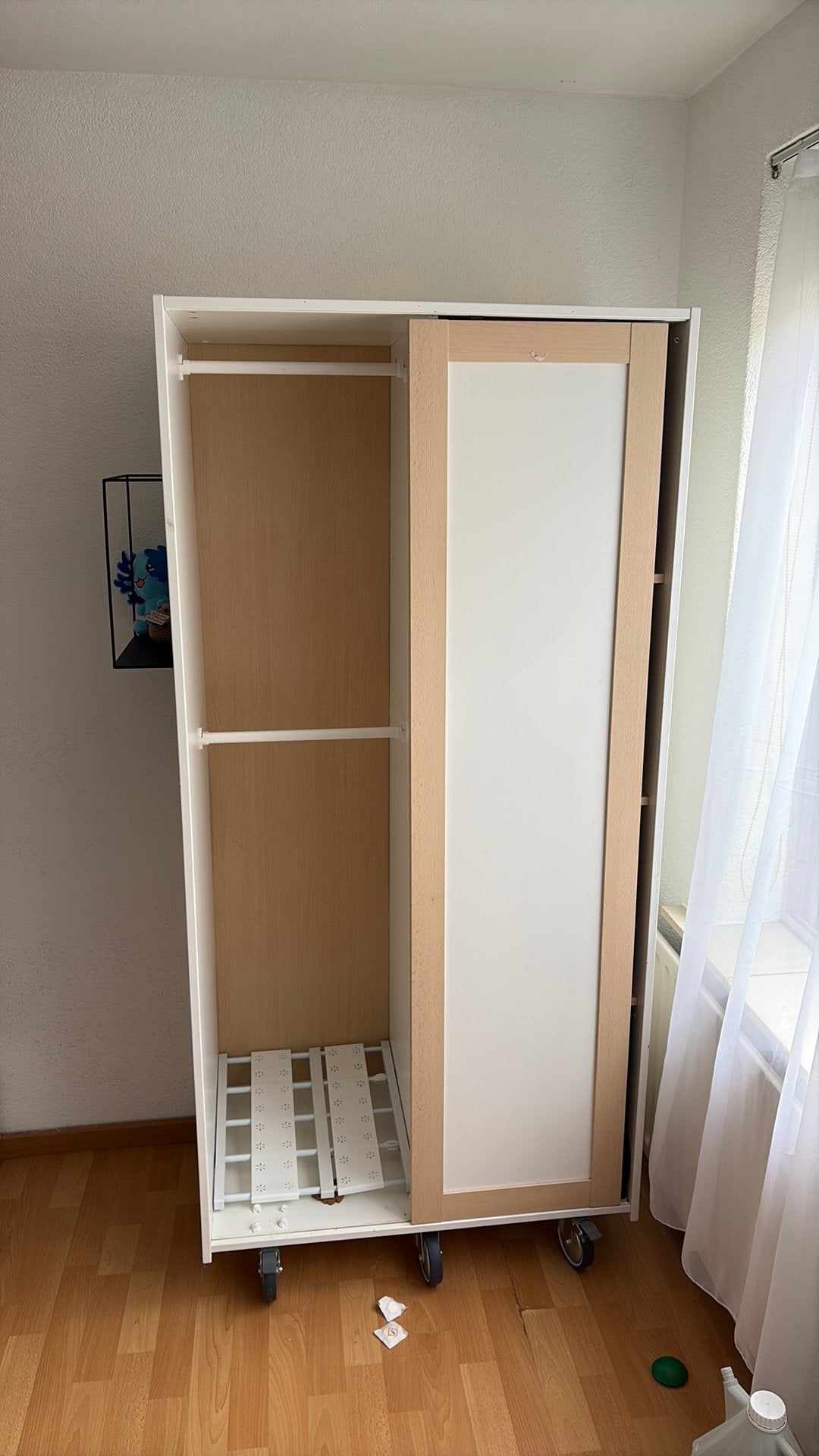 Kledingkast met schuifdeur en wielen - Gebruikt, Huis en Inrichting, Kasten | Kledingkasten, Ophalen, Gebruikt, 50 tot 100 cm