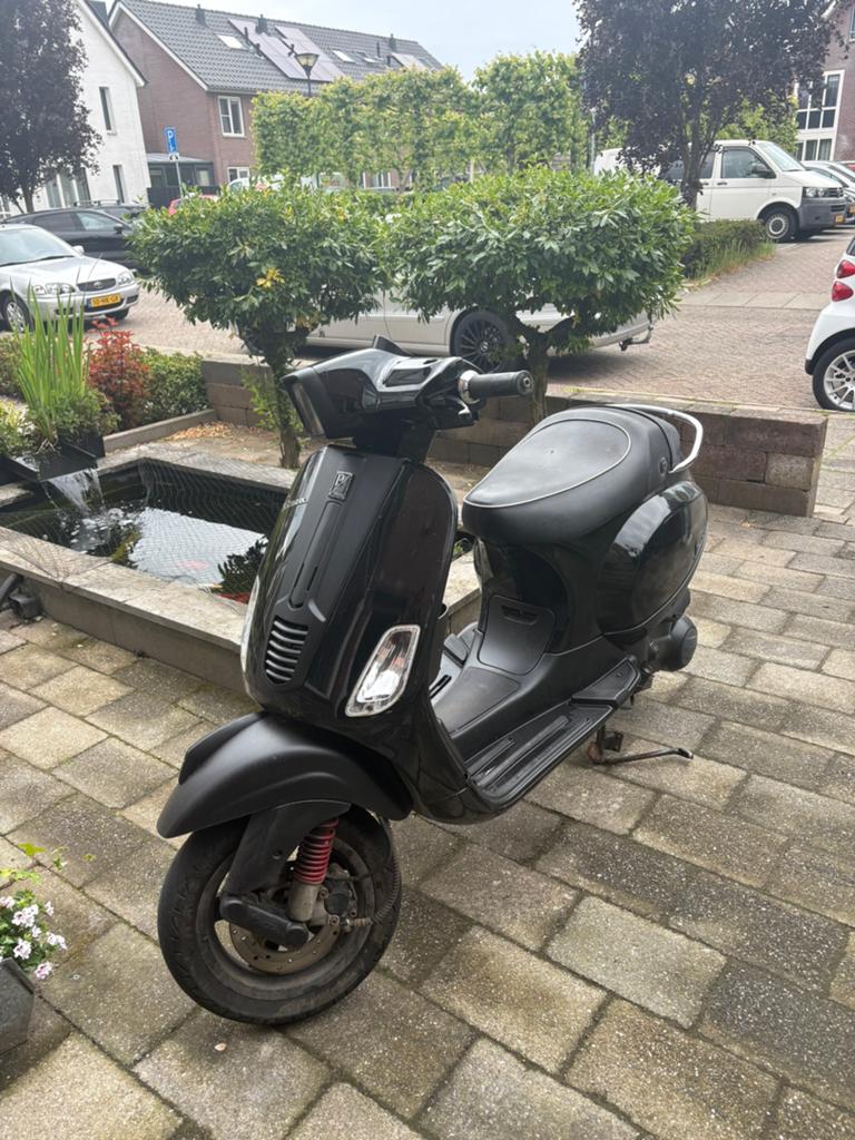Vespa s 125cc 4t, Fietsen en Brommers, Snorfietsen en Snorscooters, Ophalen of Verzenden, Gebruikt, Benzine, Vespa