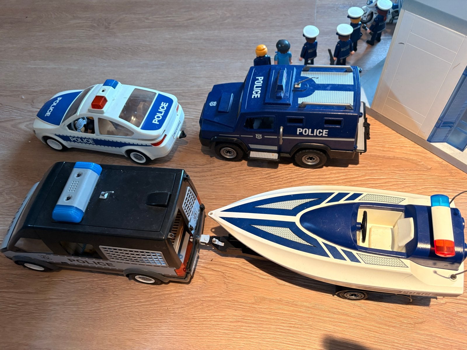 Foto 6 van Grote Playmobil Politie Set: Bureau, Voertuigen & Figuren