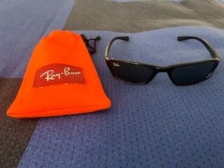 Zonnebril Ray-Ban in nieuwstaat in opbergetui, Kinderen en Baby's, Ray-Ban, Zonnebril, Ophalen of Verzenden, Zo goed als nieuw