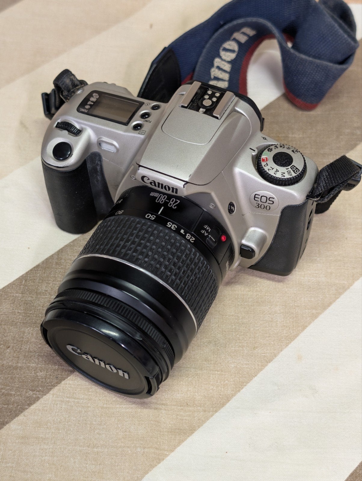 Foto 3 van Canon EOS 300 Spiegelreflexcamera met lens en tas