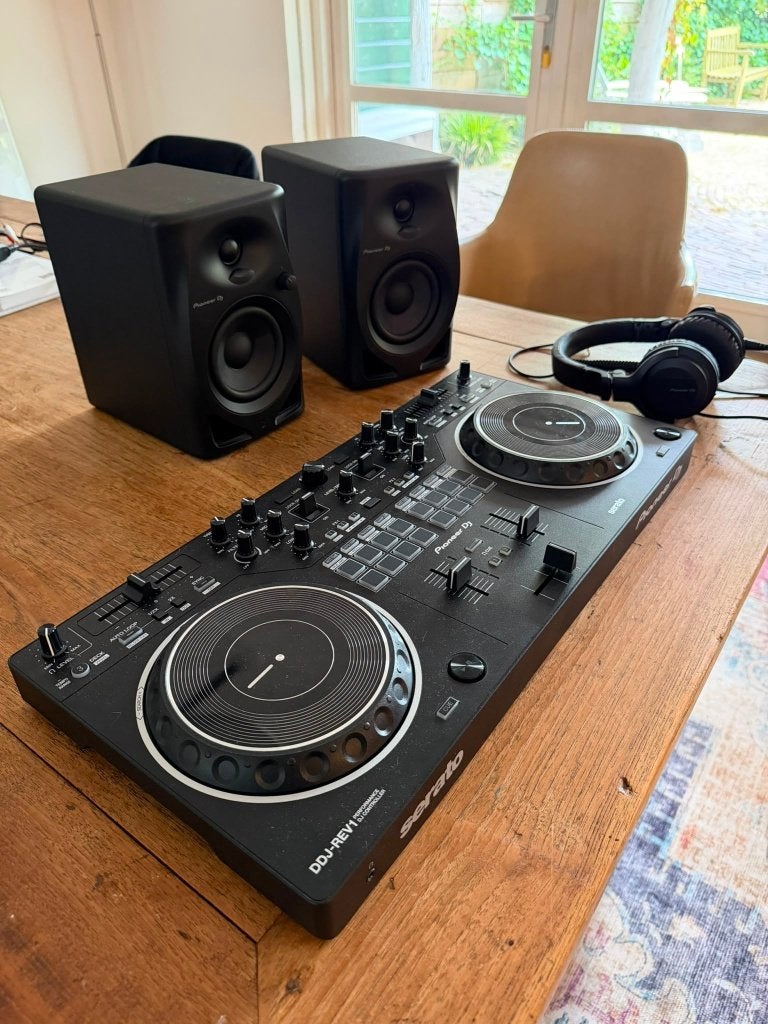 Complete Pioneer DJ Set: DDJ-REV1 + 2 speakers + koptelefoon, Ophalen, Zo goed als nieuw, Dj-set, Pioneer