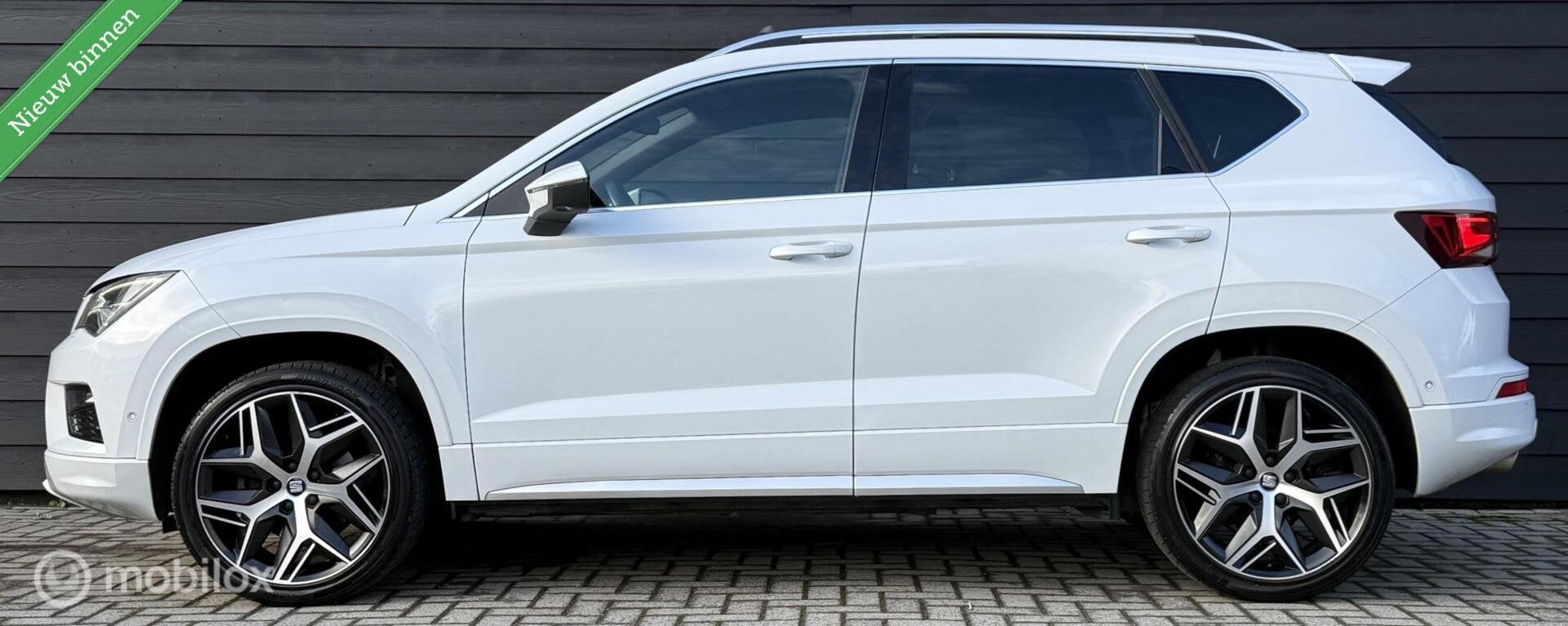Seat Ateca 1.5 TSI FR DSG Pano.dak/LED/Carplay/Winterpakket, Auto's, Dealer onderhouden, 4 cilinders, Ateca, Wit