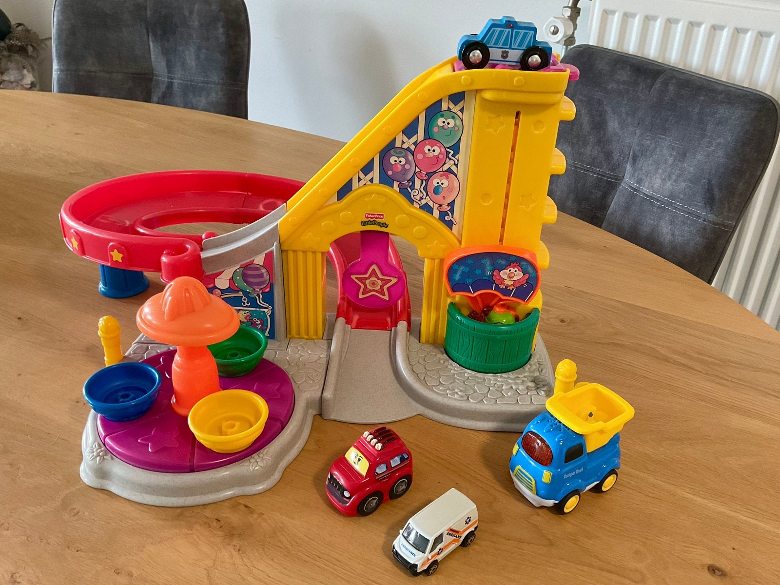 Autobaan met autootjes , voor een klein prijsje te koop, Ophalen, Gebruikt