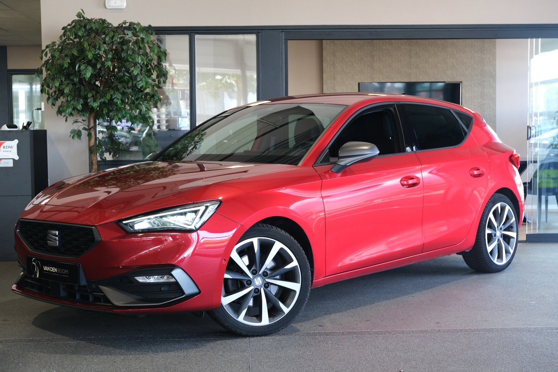 Seat Leon 1.5 eTSI FR 150PK DSG Led Navi Virtual Cam Keyless, Auto's, Dealer onderhouden, Stof, 4 cilinders, 150 pk