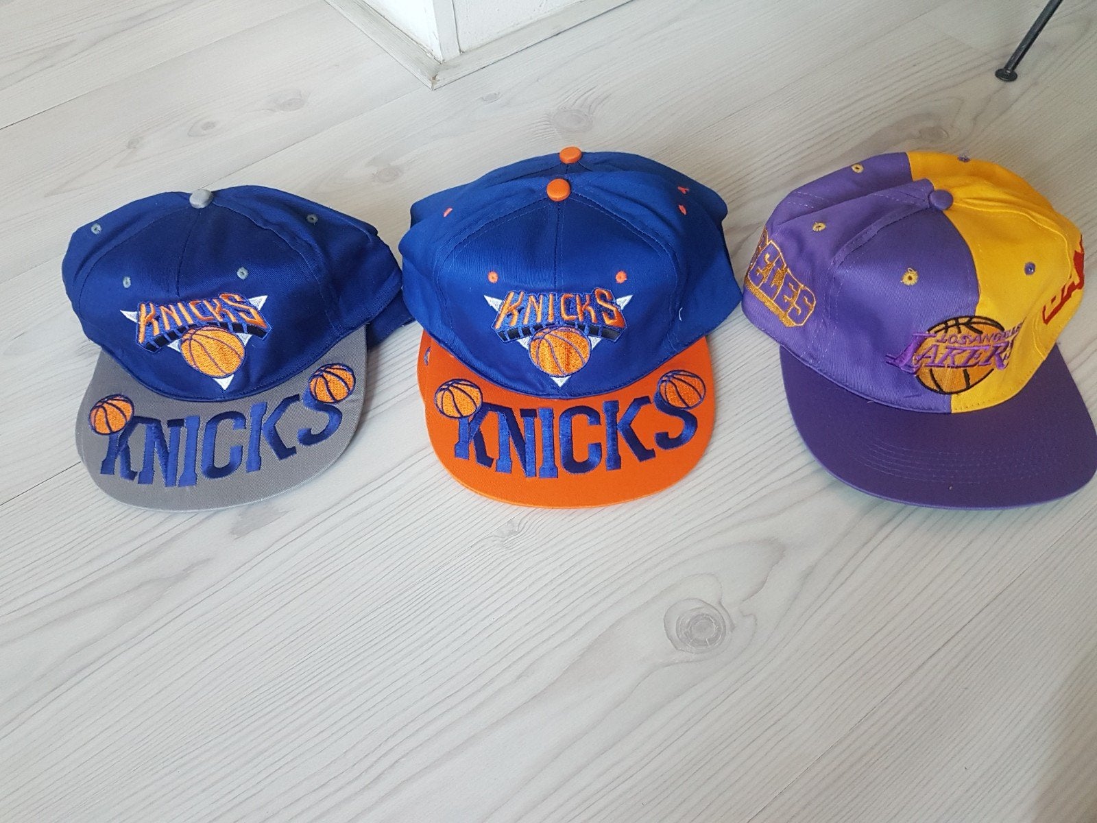 NY Knicks & LA Lakers NBA caps, Ophalen of Verzenden, Nieuw