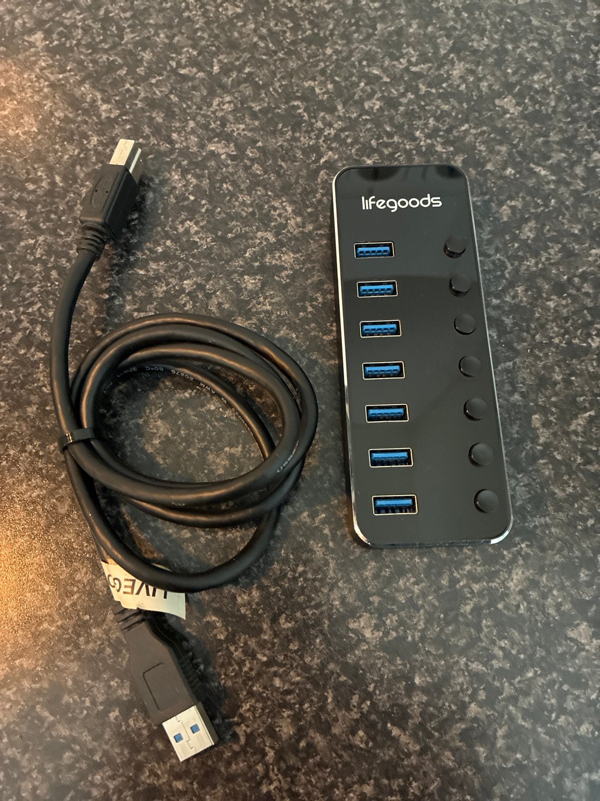Lifegoods USB Hub 7-poorts met aan/uit-schakelaars, Computers en Software, Pc- en Netwerkkabels, Ophalen of Verzenden, Zo goed als nieuw