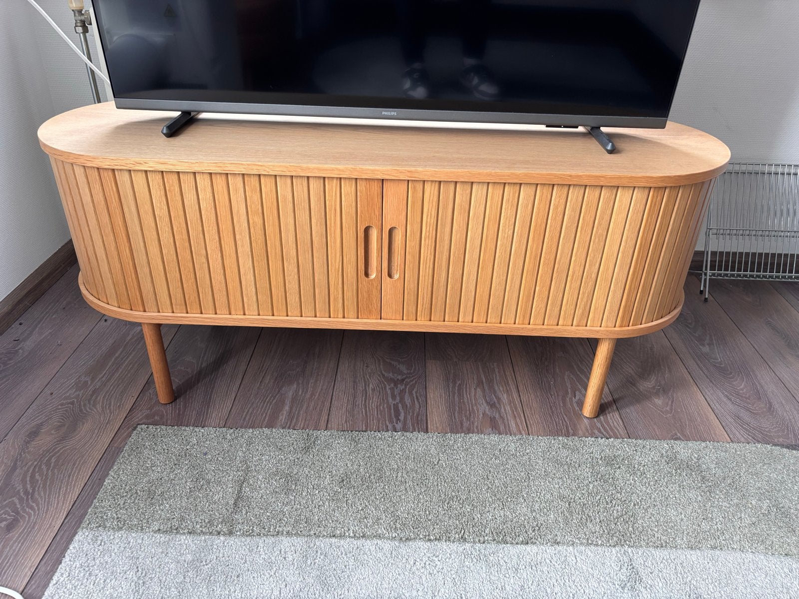 Jysk LYNGVIG TV-meubel, Huis en Inrichting, Kasten | Televisiemeubels, Ophalen, 100 tot 150 cm, Eikenhout, Zo goed als nieuw