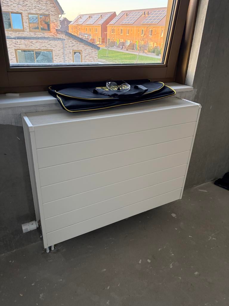 5 gloednieuwe radiatoren/convectoren voor stadsverwarming, Doe-het-zelf en Verbouw, Verwarming en Radiatoren, 30 tot 80 cm, Radiator