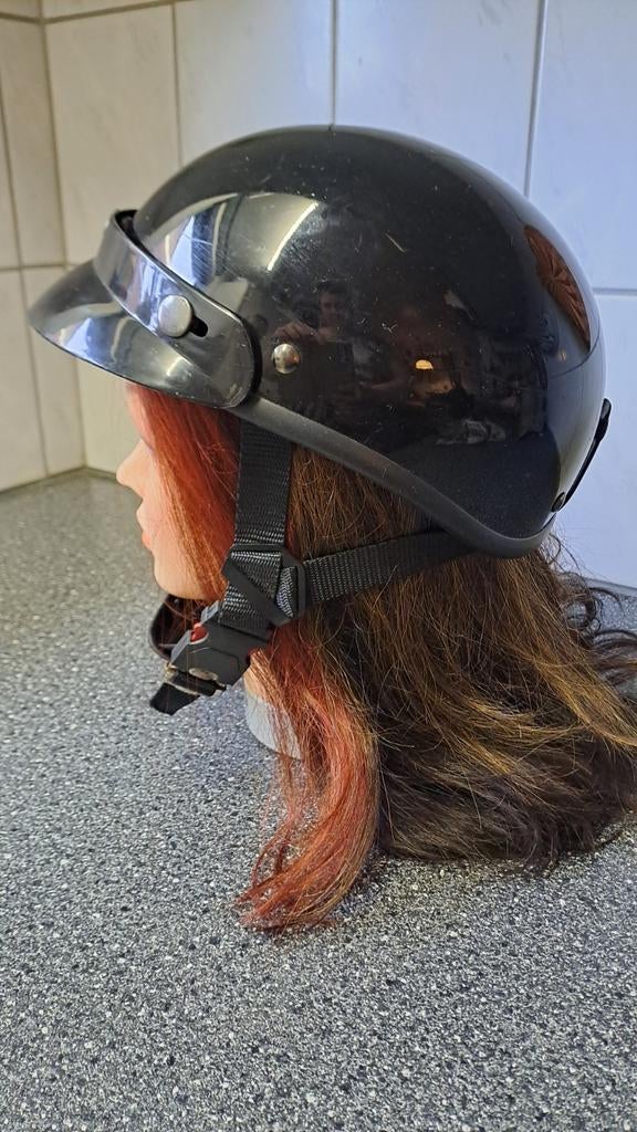 Zwarte vintage helm (maat XL), Fietsen en Brommers, Brommerhelmen, Gebruikt, Onbekend@voorbeeld.com, Onbekend, Extra large of groter